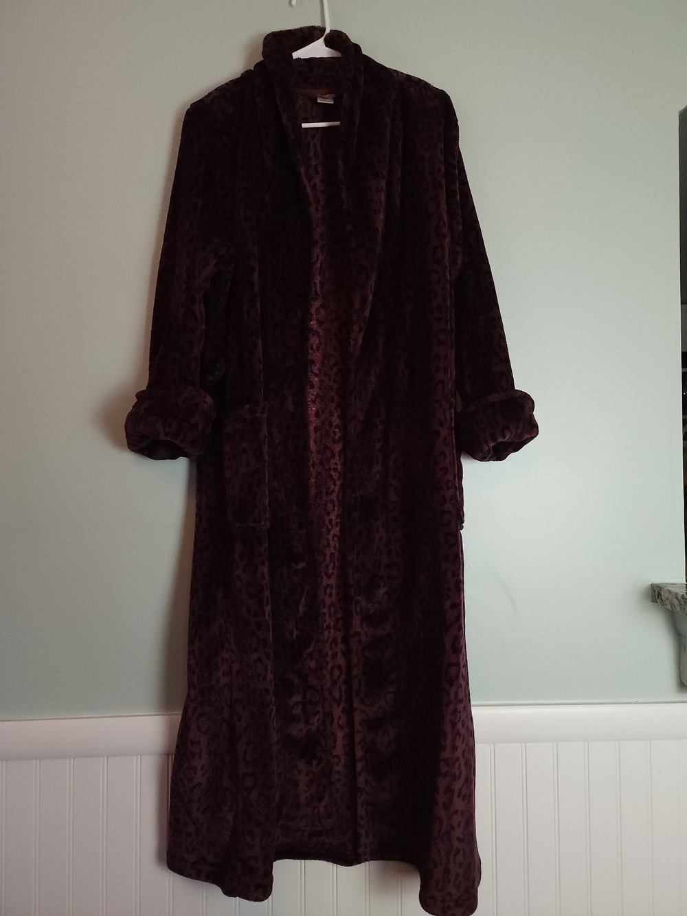 Natori Plush Long Robe in Deep Plum Leopard
